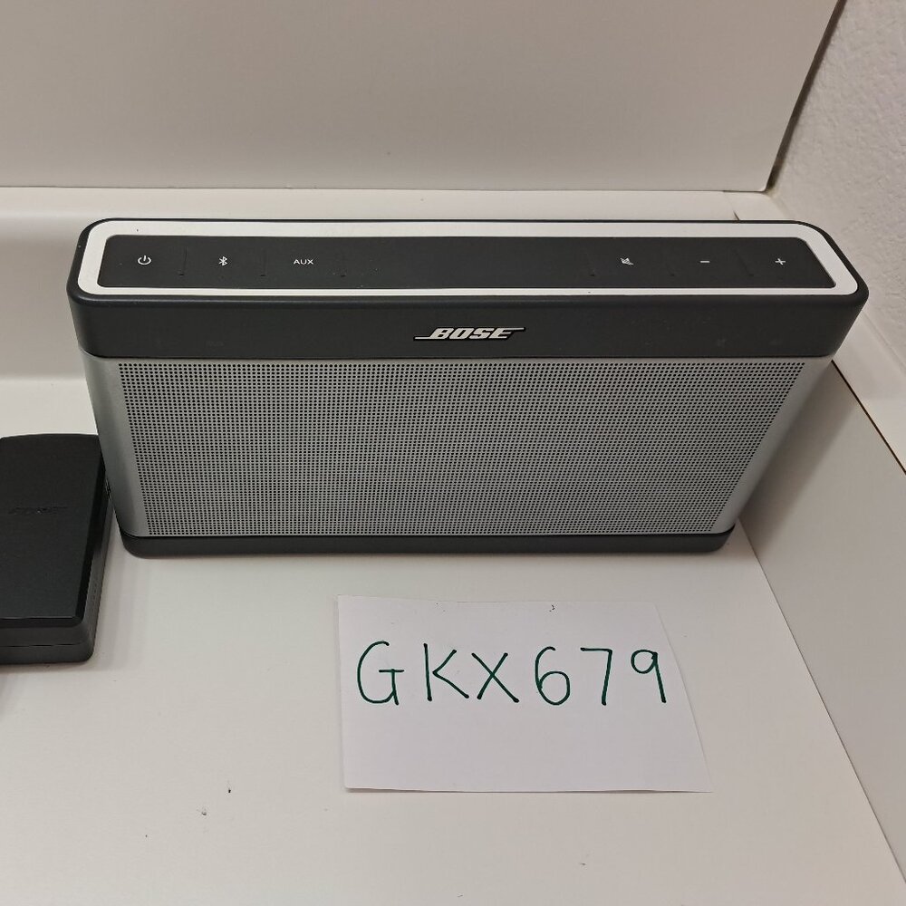Bose SoundLink III Bluetooth Portable Speaker 414255 with Bose Charger - Tested
